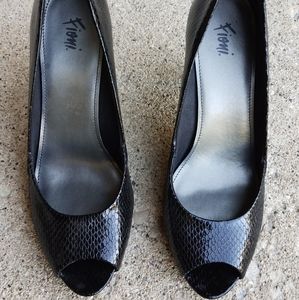 🎃 3/$15 🎃 Fioni peep toe high heels